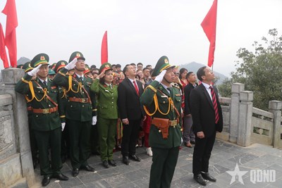 Gallery - 	Thiêng liêng nghi lễ Thượng cờ tại Cột cờ Quốc gia Lũng Cú đầu năm mới